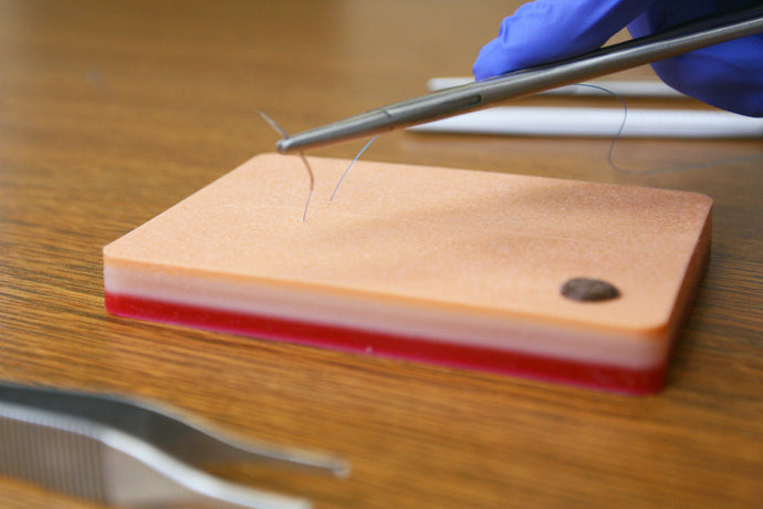Comment éviter les erreurs courantes dans la pratique des sutures 